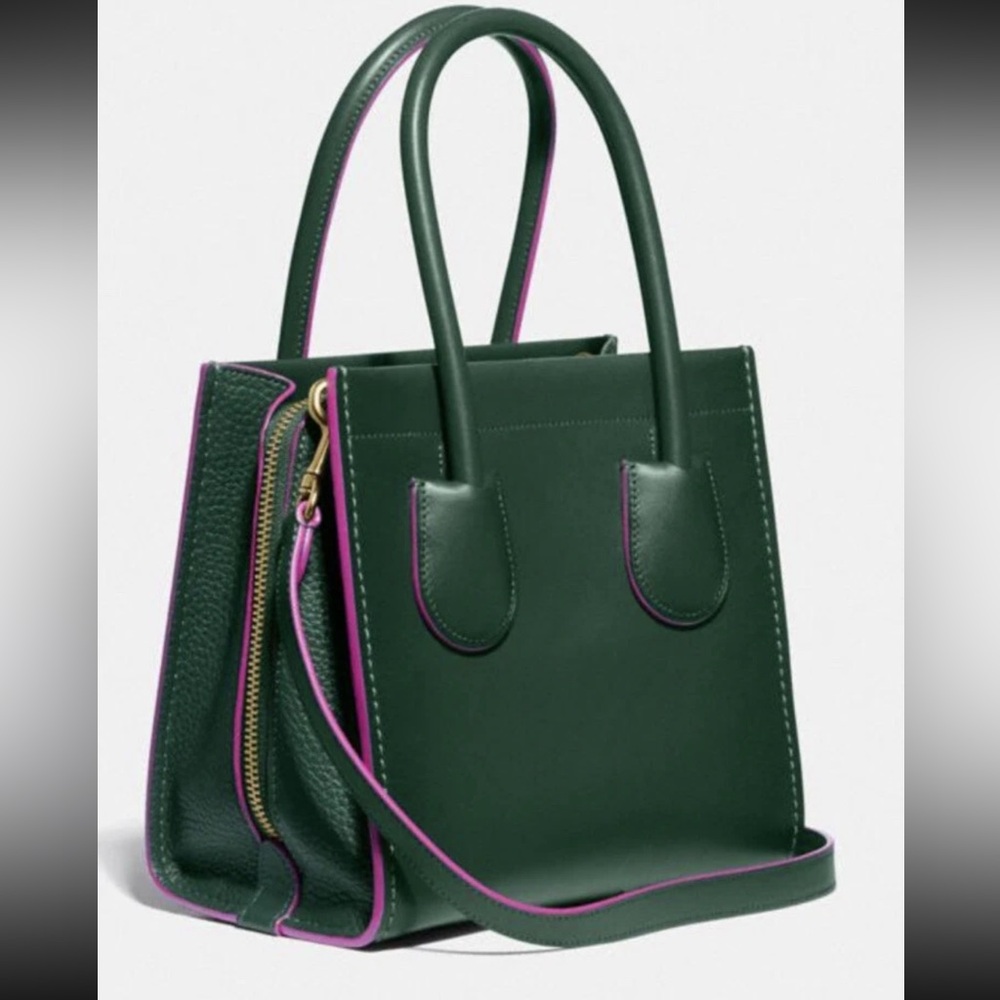 COACH CASHIN 22 Elegant Green Leather Handbag